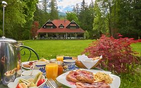 Wedgwood Manor And Glamping Retreat